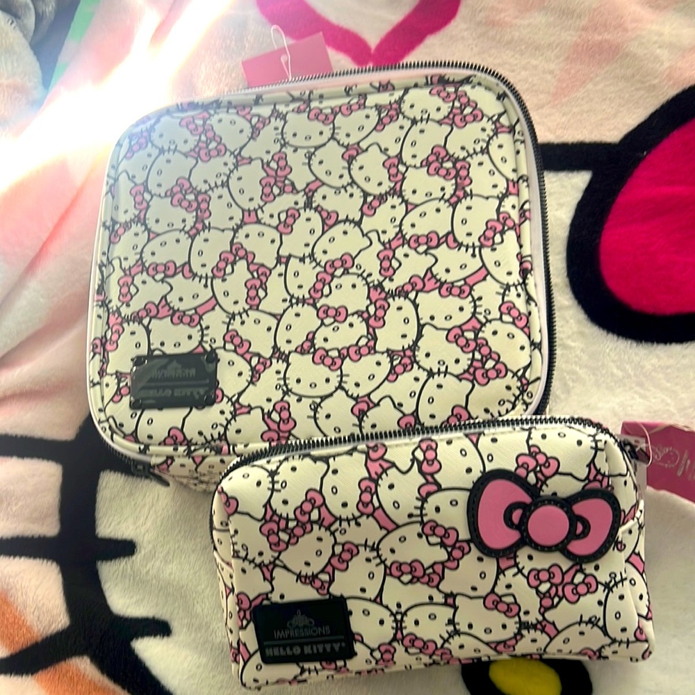***HELLLOO KITTTTYYY COSMETIC BUNDLE
